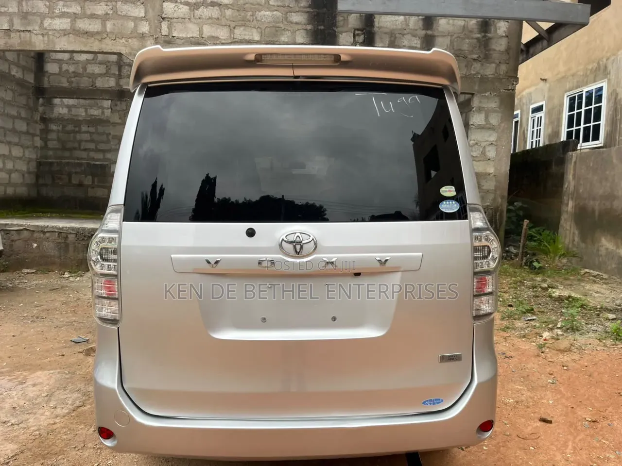 Toyota Voxy 2011 Silver