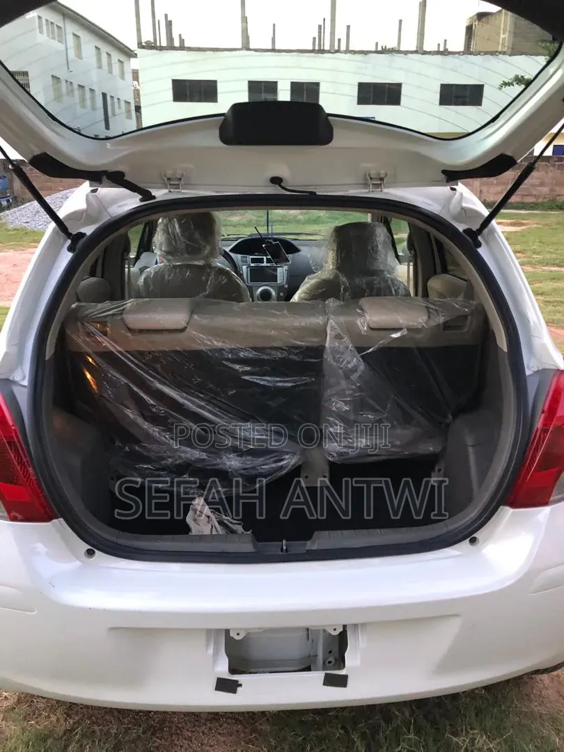 Toyota Vitz 2010 White