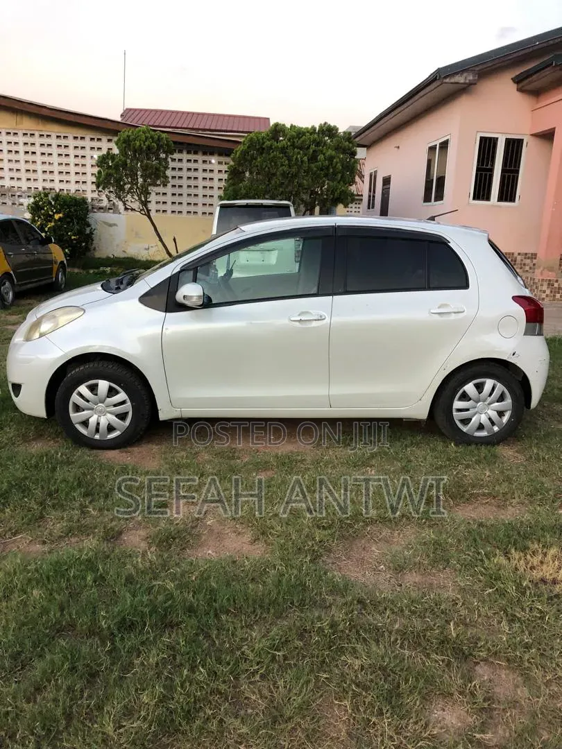 Toyota Vitz 2010 White