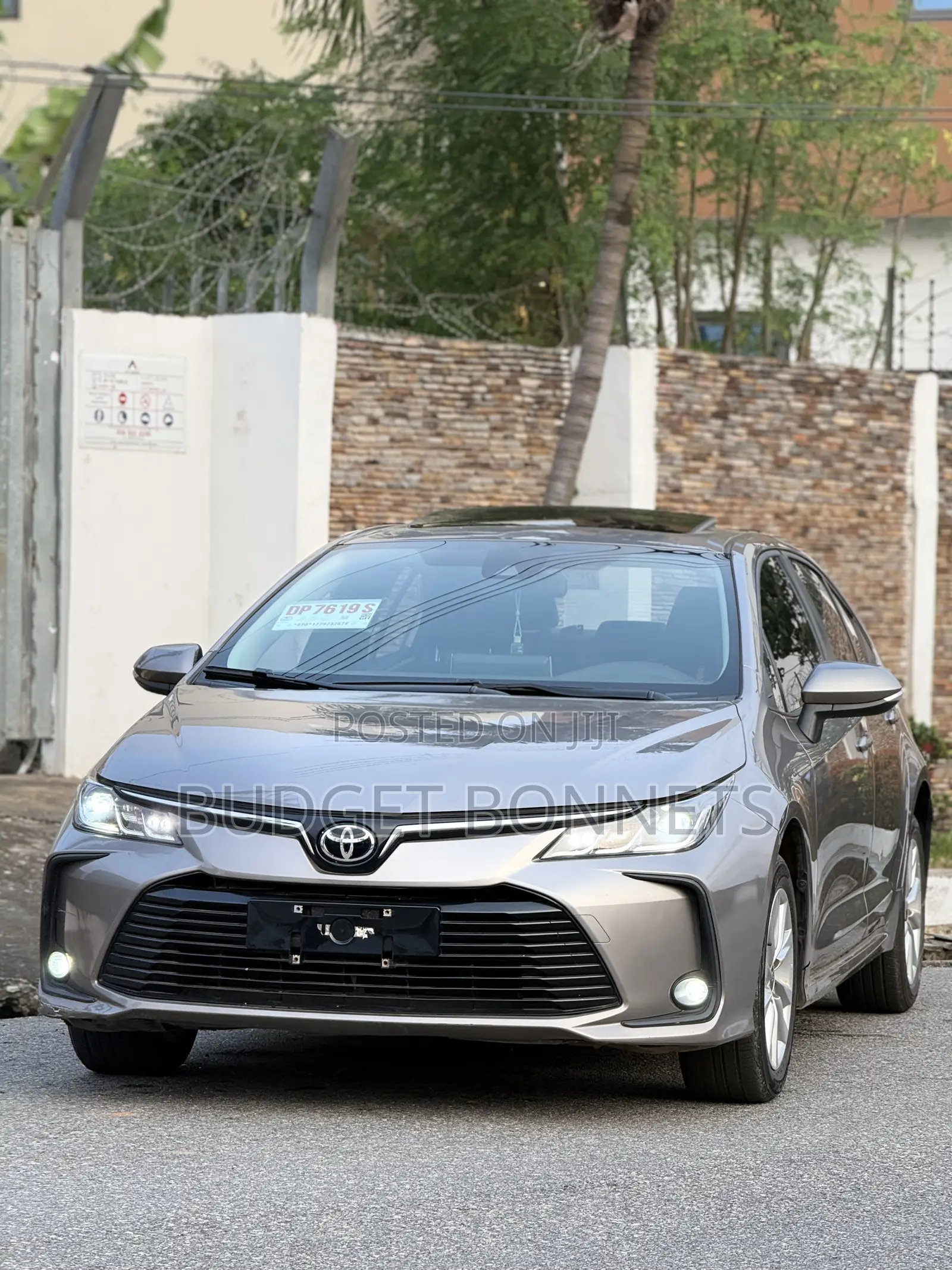Toyota Corolla LE 2023 Gold