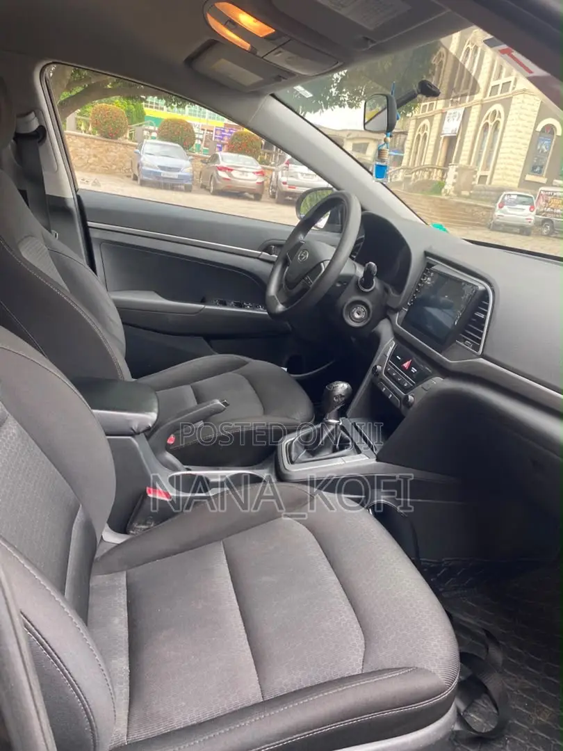 Hyundai Elantra SE Sedan FWD (2.0L 4cyl 6M) 2017 Black