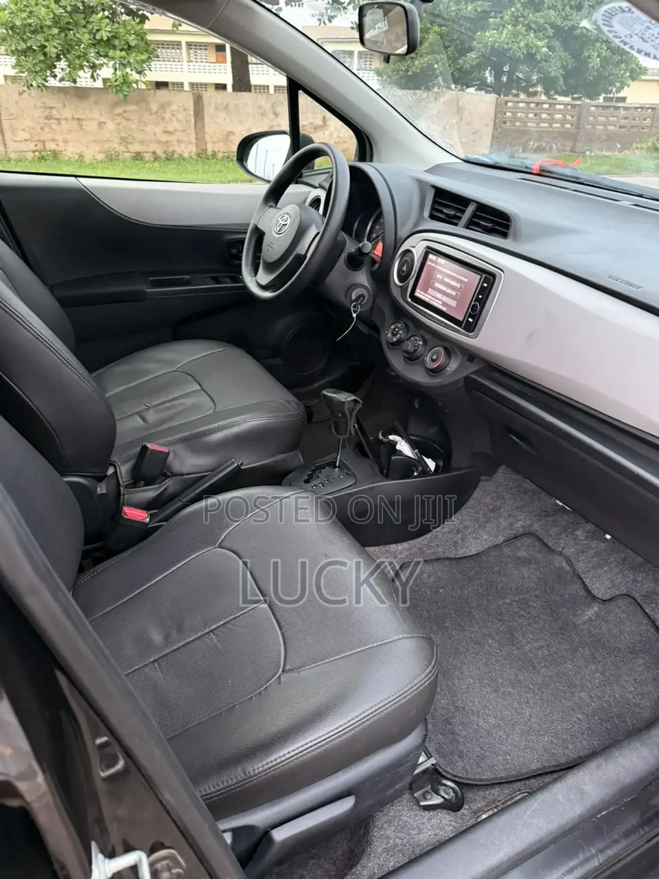Toyota Vitz 1.3 FWD 5dr 2014 Black