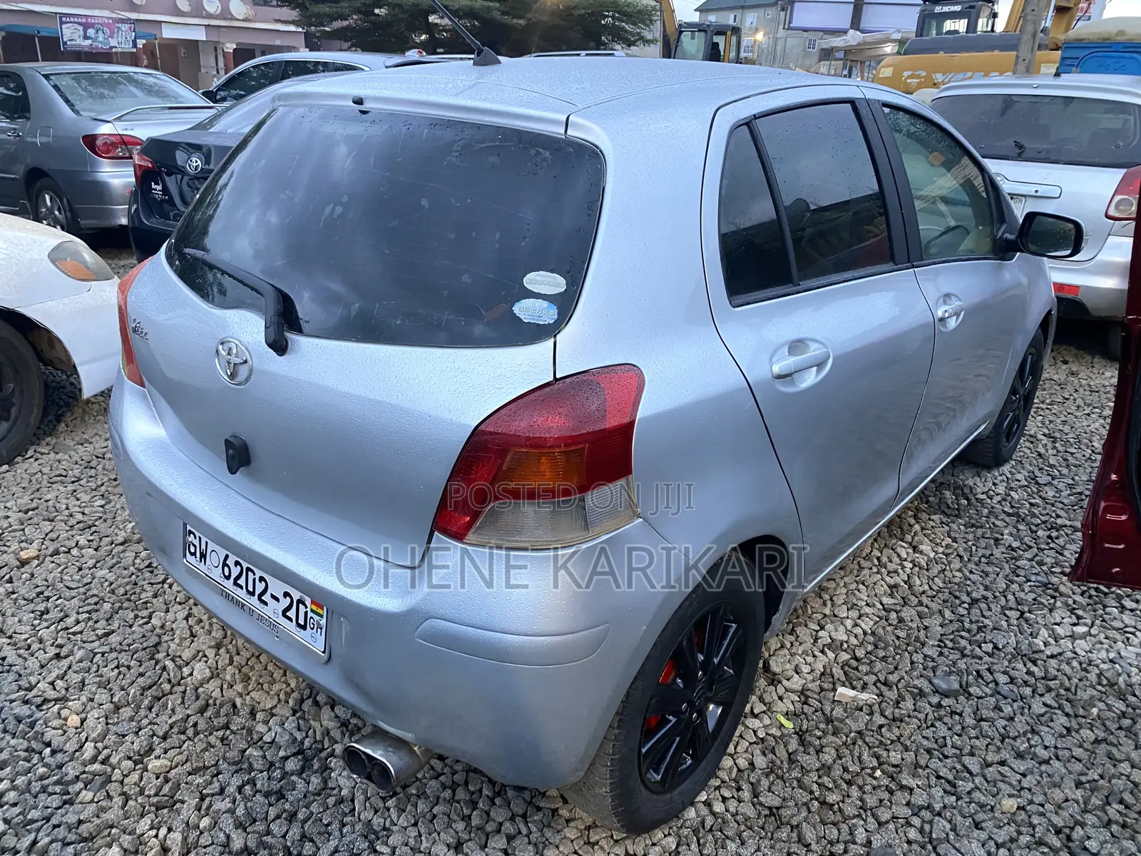 Toyota Vitz 2010 Silver