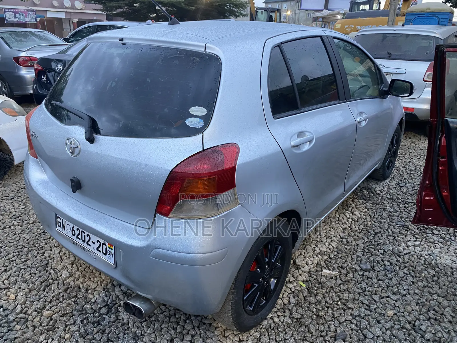 Toyota Vitz 2010 Silver