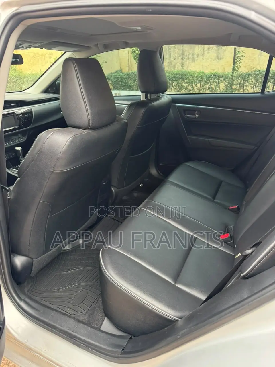 Toyota Corolla XLE 4dr Sedan (1.8L 4cyl CVT) 2017 Silver