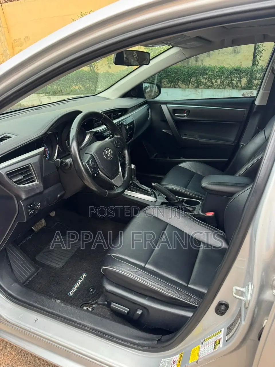 Toyota Corolla XLE 4dr Sedan (1.8L 4cyl CVT) 2017 Silver