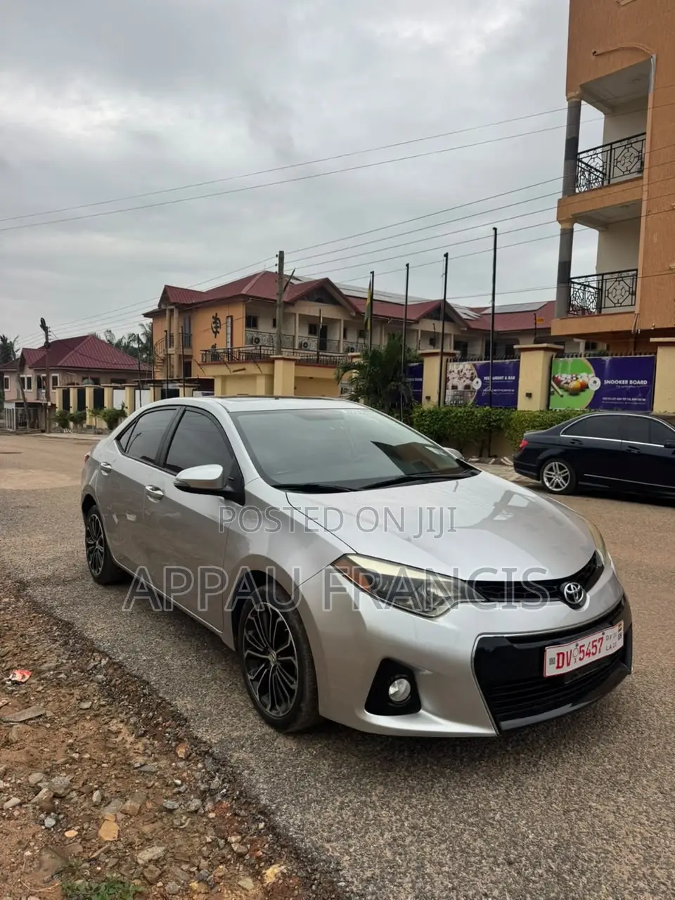 Toyota Corolla XLE 4dr Sedan (1.8L 4cyl CVT) 2017 Silver