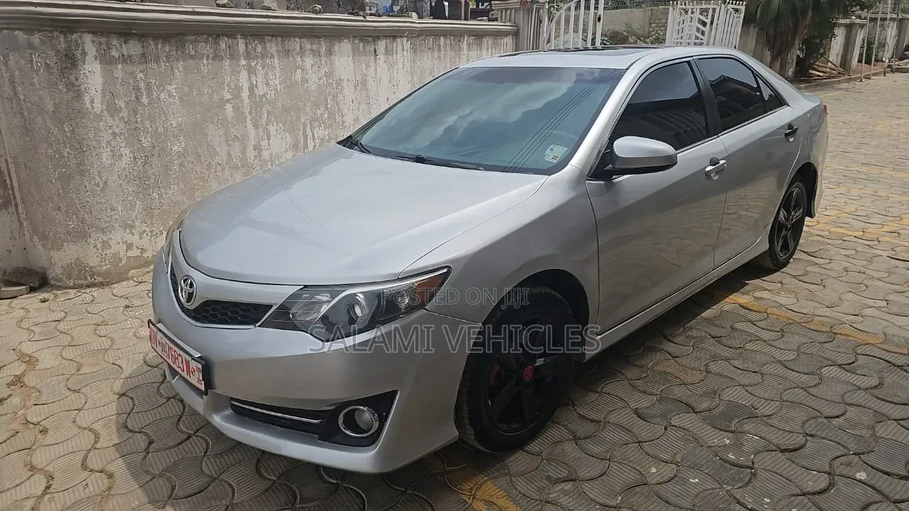 Toyota Camry 2014 Silver