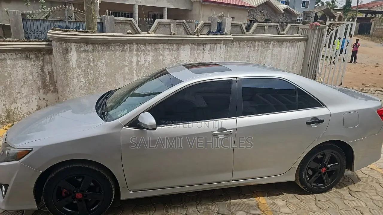 Toyota Camry 2014 Silver