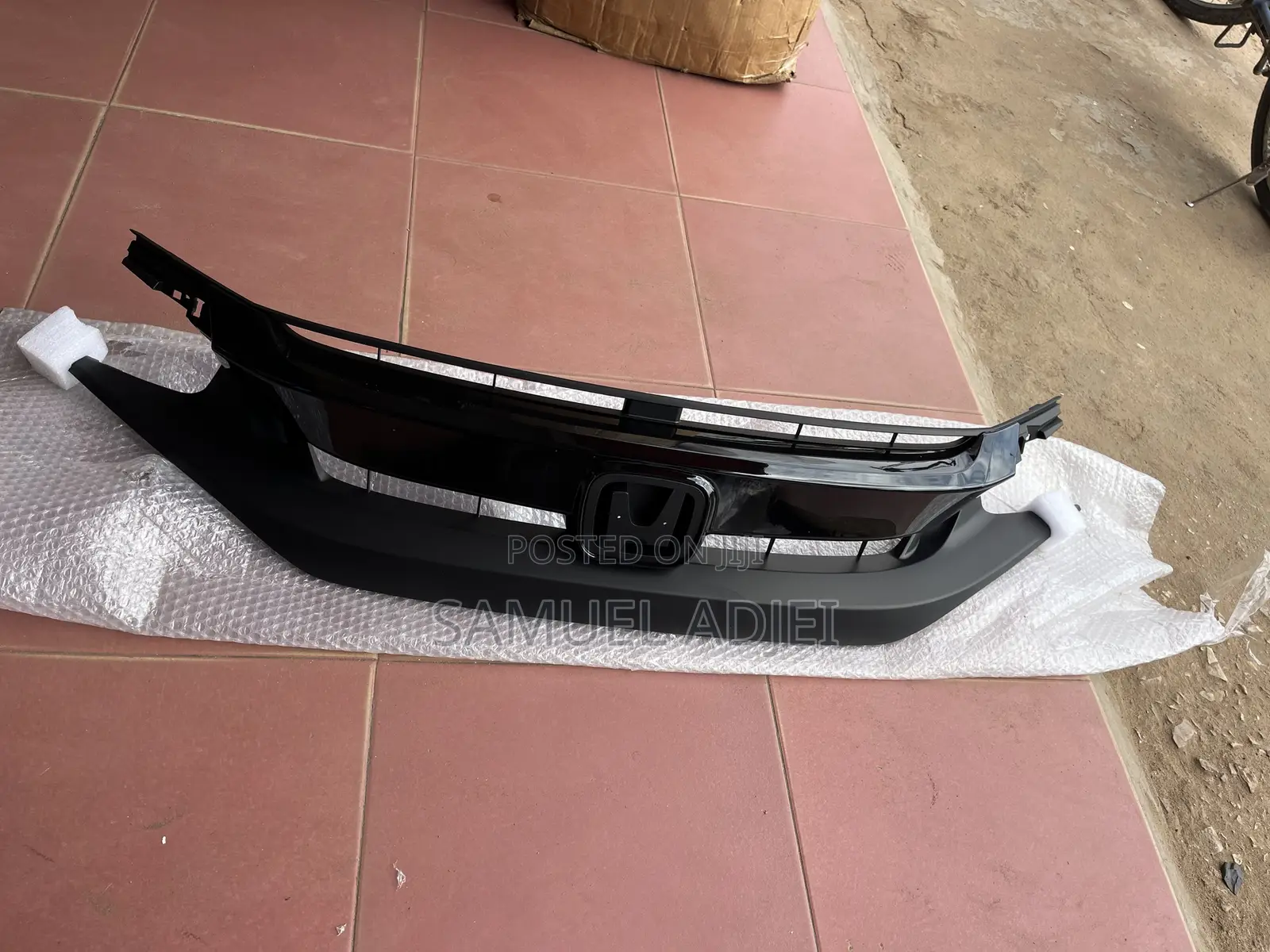 Honda Civic 19 Top Shell /Grille Black.