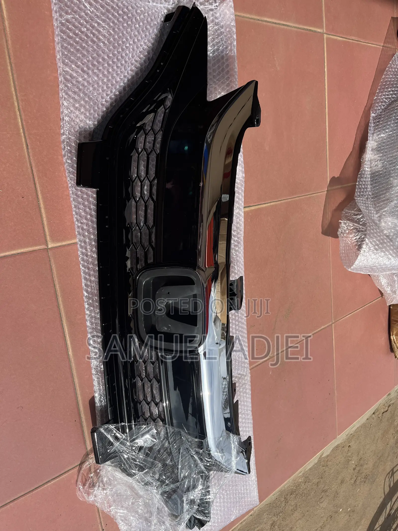 Honda Fit 18 to 20 Top Grille/Shells