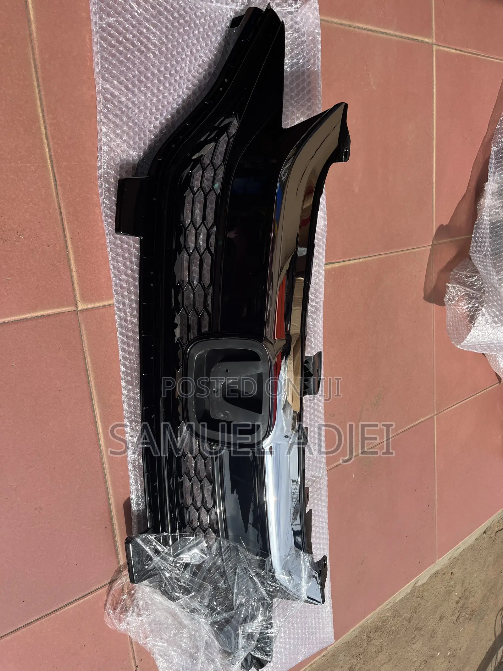 Honda Fit 18 to 20 Top Grille/Shells