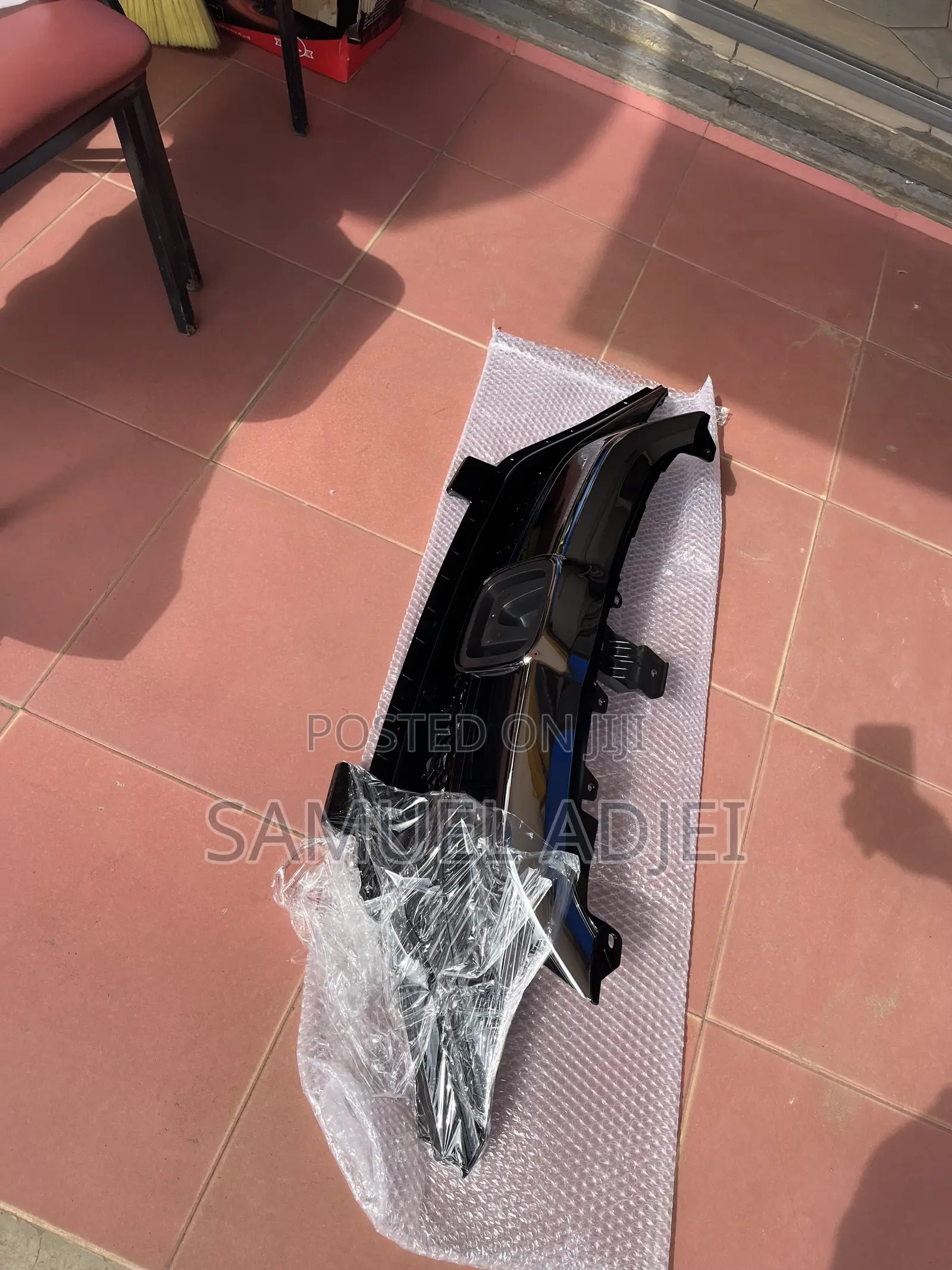 Honda Fit 18 to 20 Top Grille/Shells
