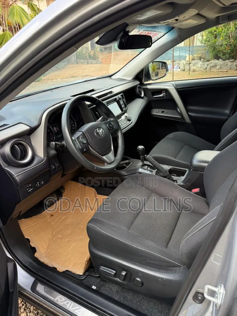 Toyota RAV4 XLE AWD (2.5L 4cyl 6A) 2017 Silver