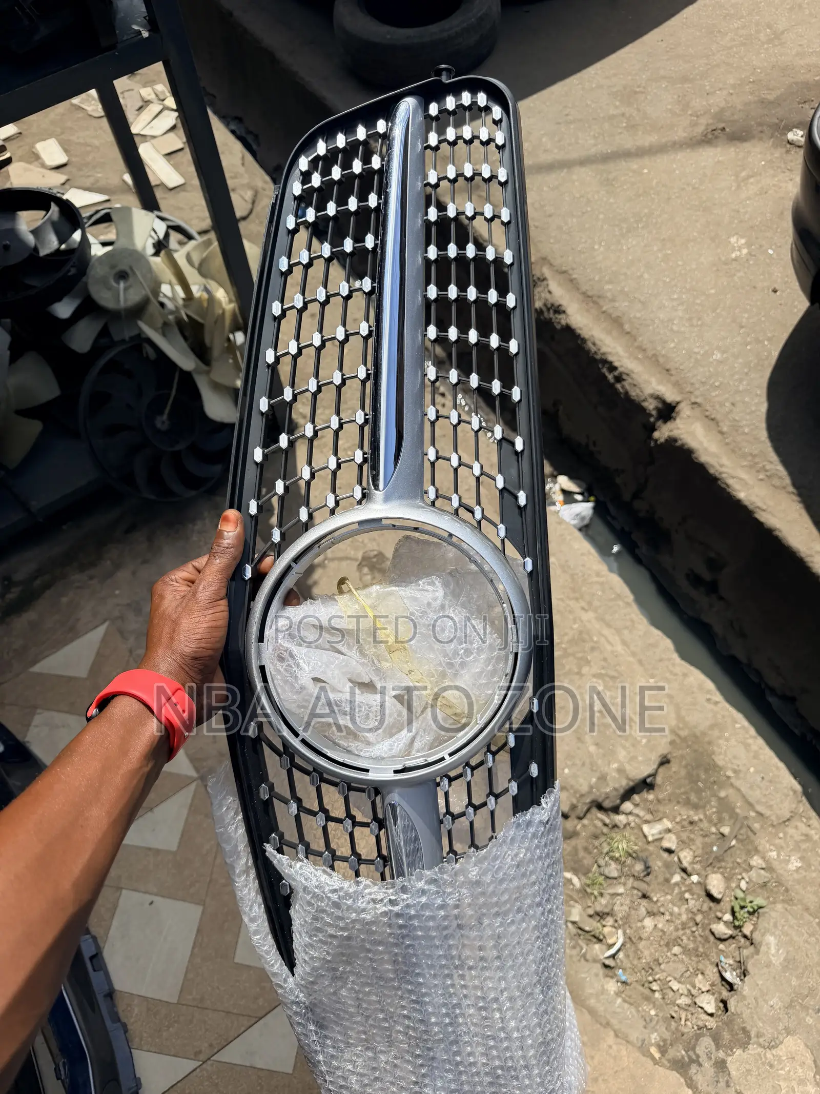 Benz C250(204) 2011-2013 Diamond Style Gloss Front Grille/Shells