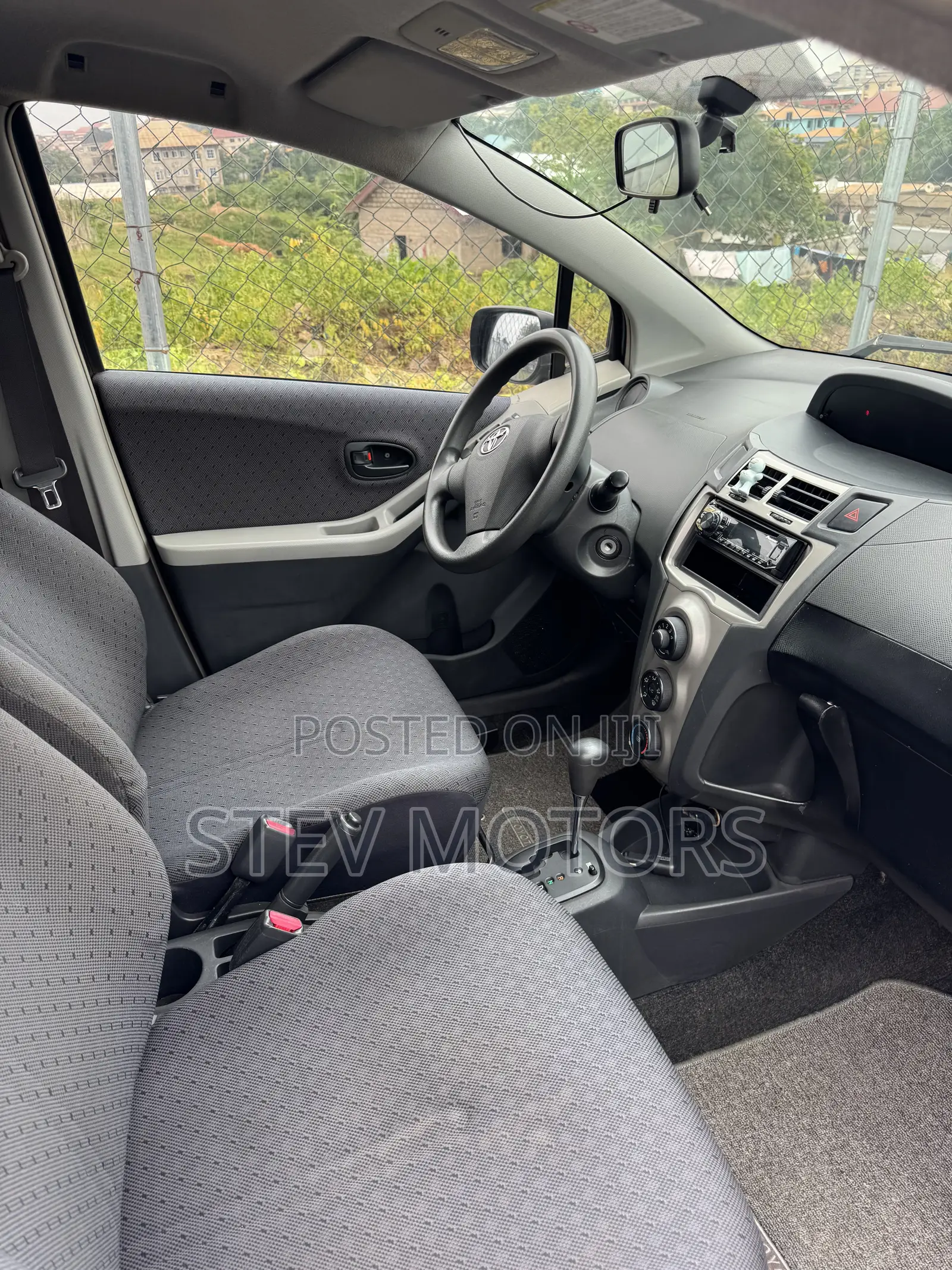 Toyota Vitz 1.3 AWD 5dr 2014 Black