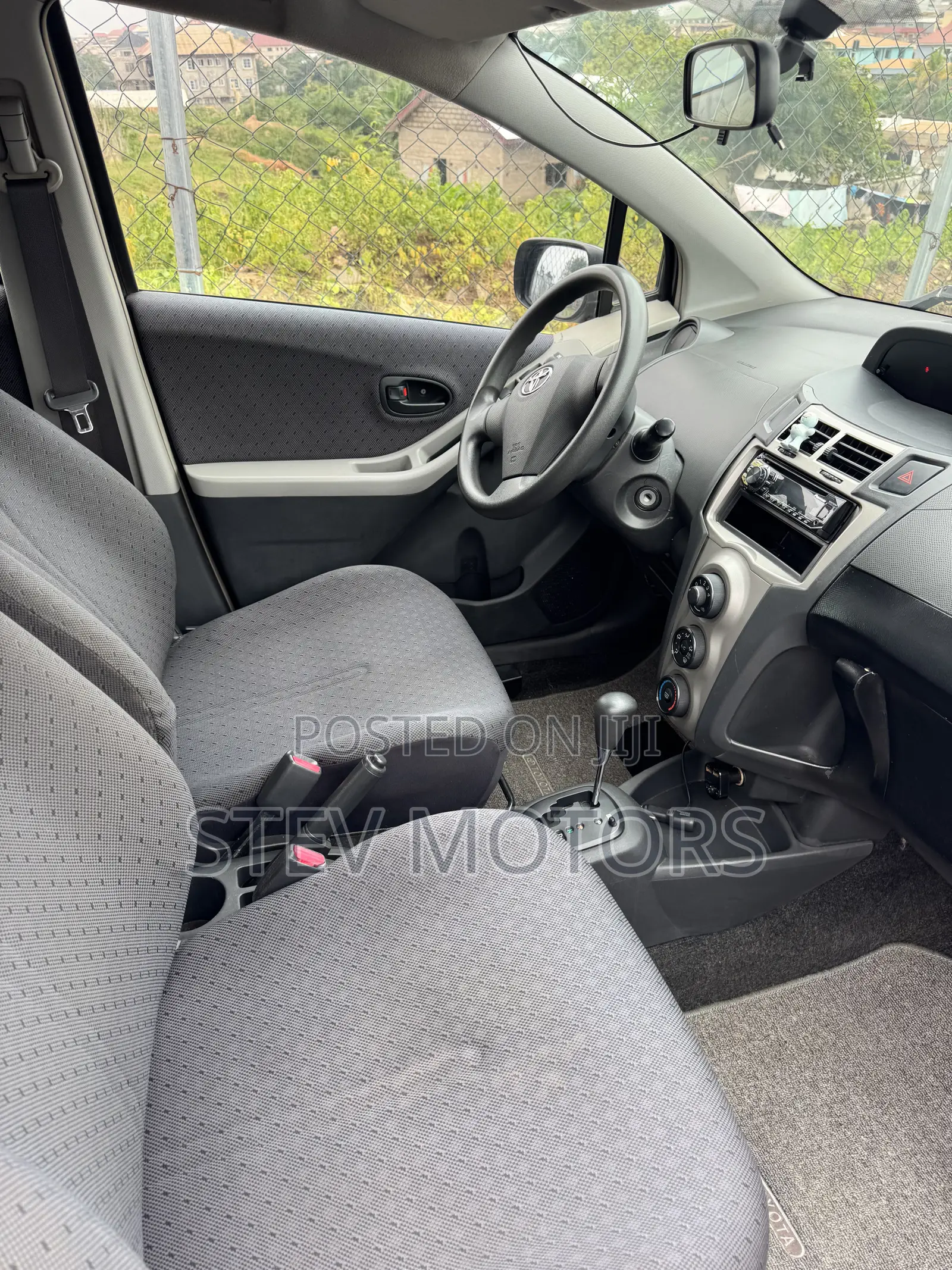 Toyota Vitz 1.3 AWD 5dr 2014 Black
