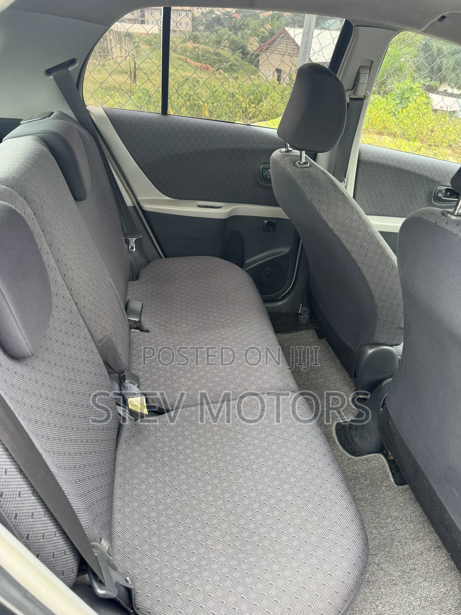 Toyota Vitz 1.3 AWD 5dr 2014 Black