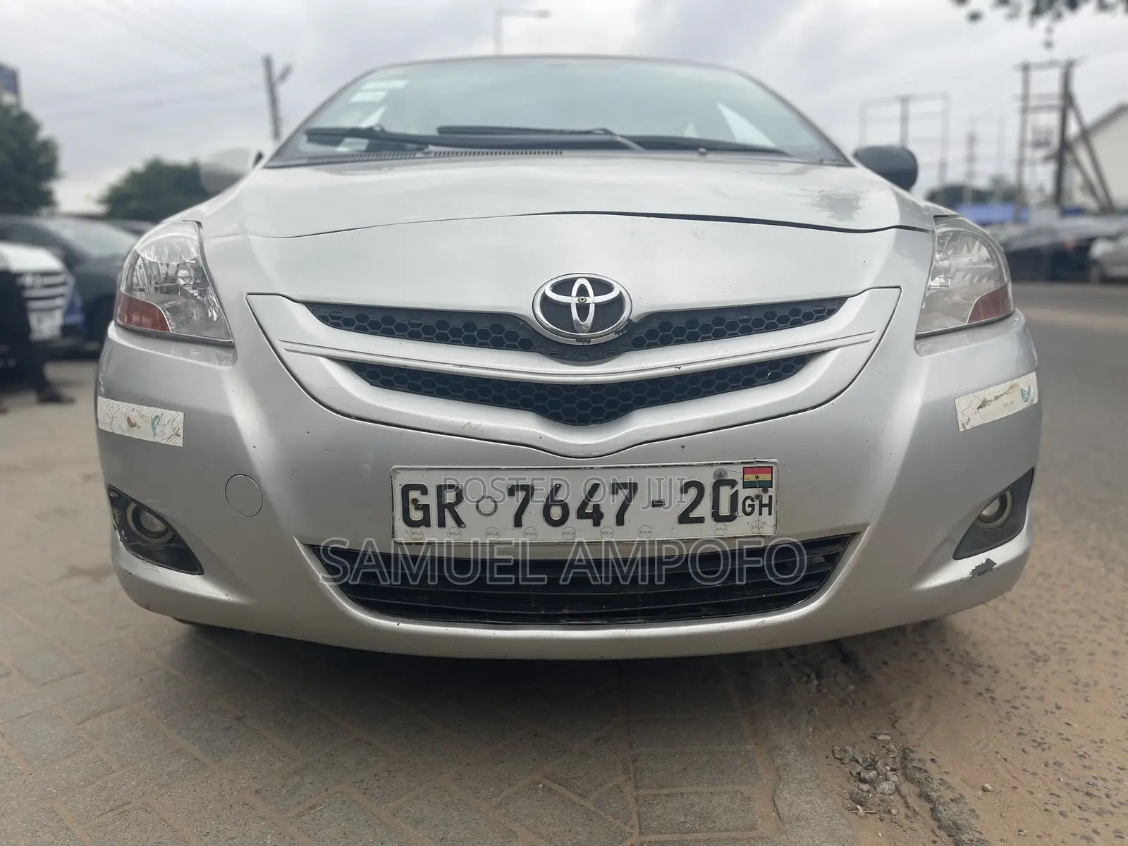 Toyota Yaris Base Sedan 4dr 2010 Gray