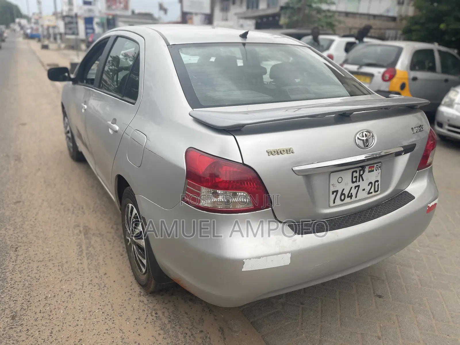 Toyota Yaris Base Sedan 4dr 2010 Gray
