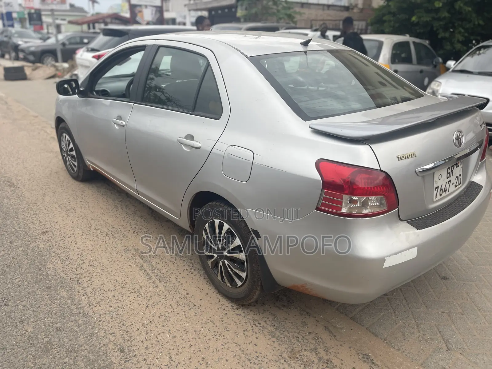 Toyota Yaris Base Sedan 4dr 2010 Gray