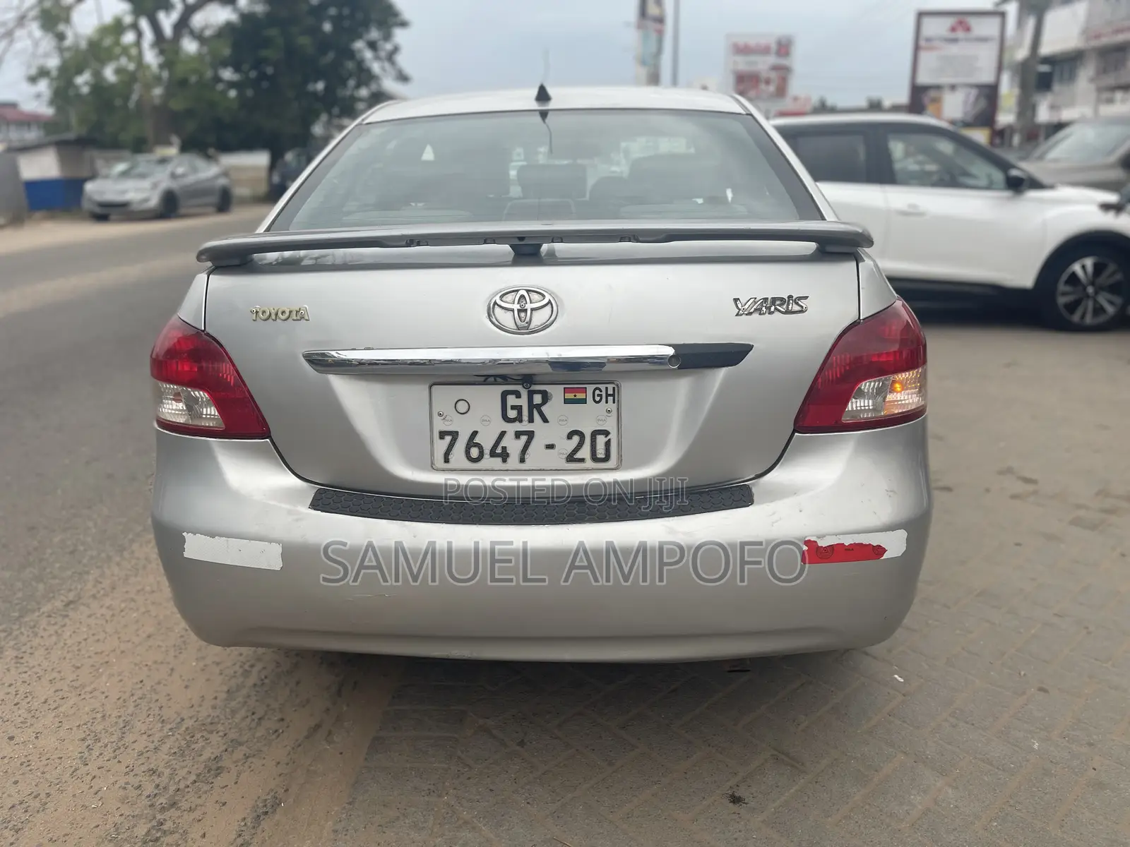 Toyota Yaris Base Sedan 4dr 2010 Gray