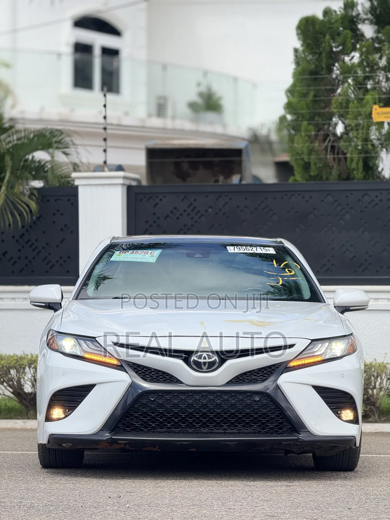 Toyota Camry XSE FWD (2.5L 4cyl 8AM) 2018 White
