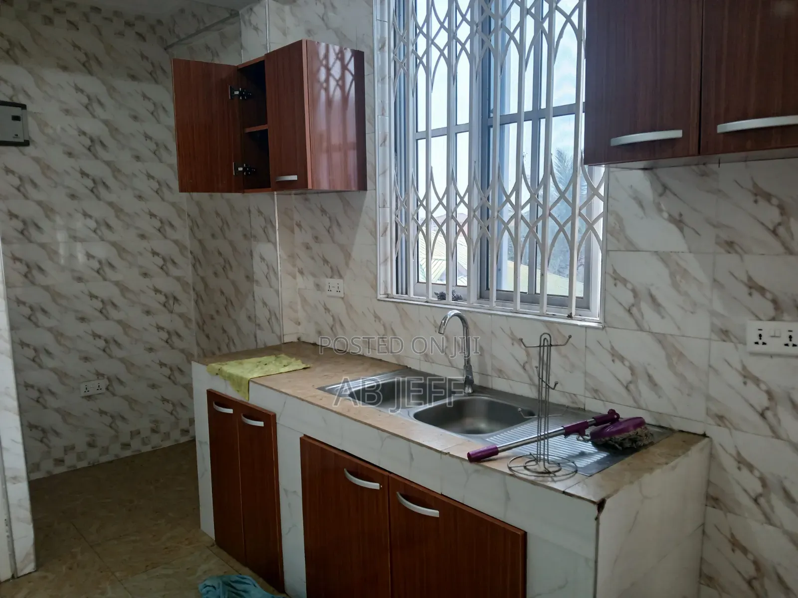 2bdrm Apartment in Ipt Container, Atwima Kwanwoma for rent