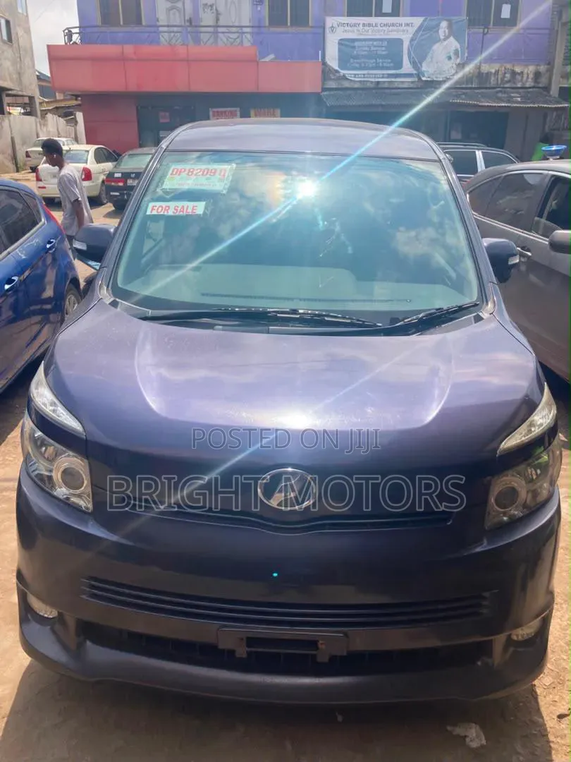 Toyota Voxy 2012 Black