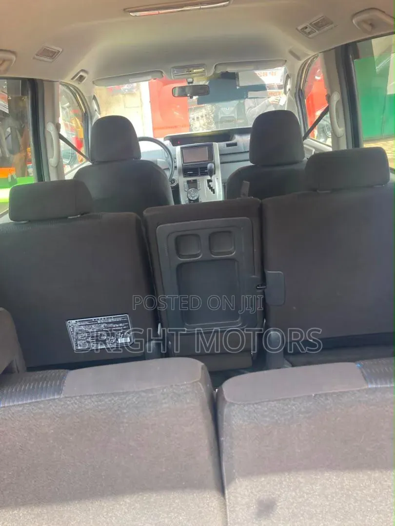 Toyota Voxy 2012 Black