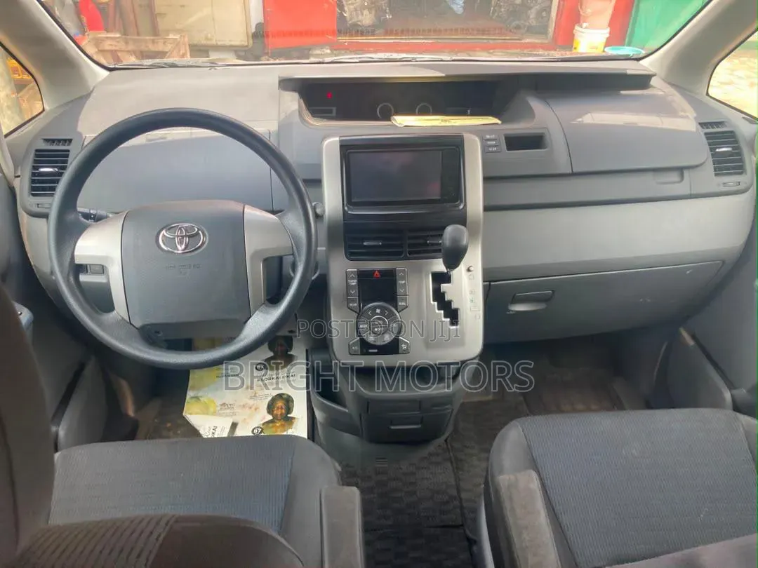 Toyota Voxy 2012 Black