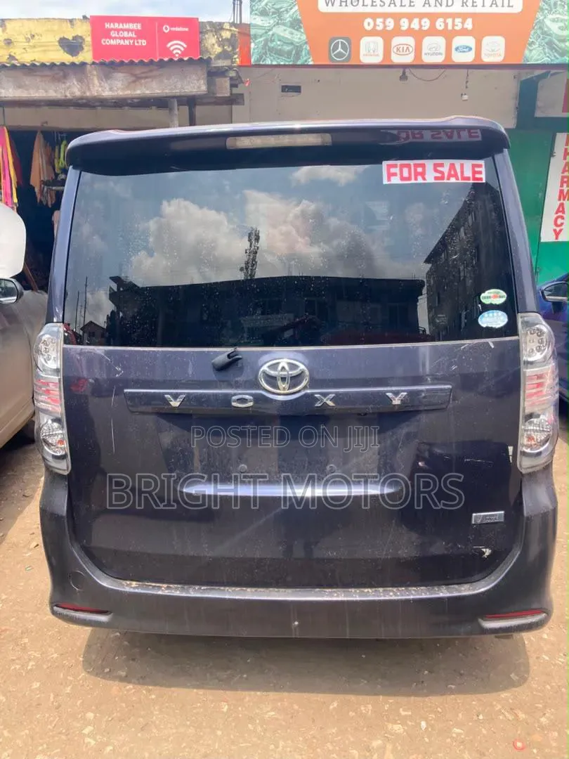 Toyota Voxy 2012 Black