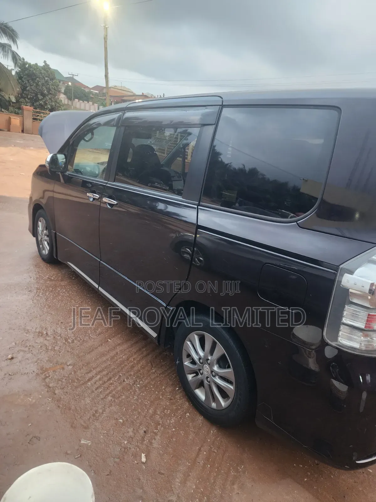 Toyota Voxy X L Edition 2WD 8-Seater 2013 Matt Black