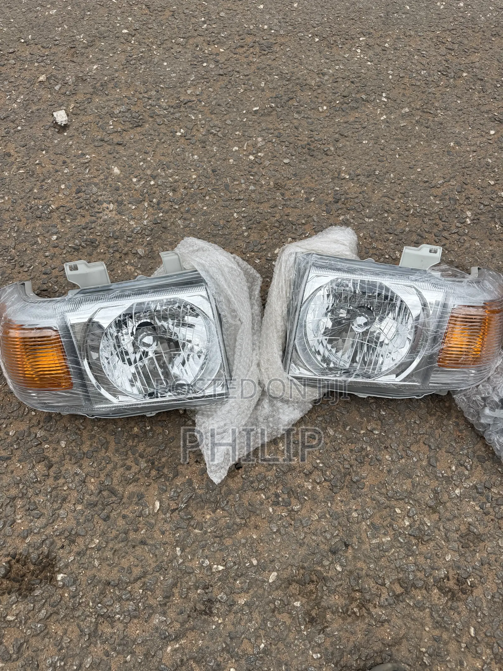 Toyota Landcruiser FJ70 Headlight Pair