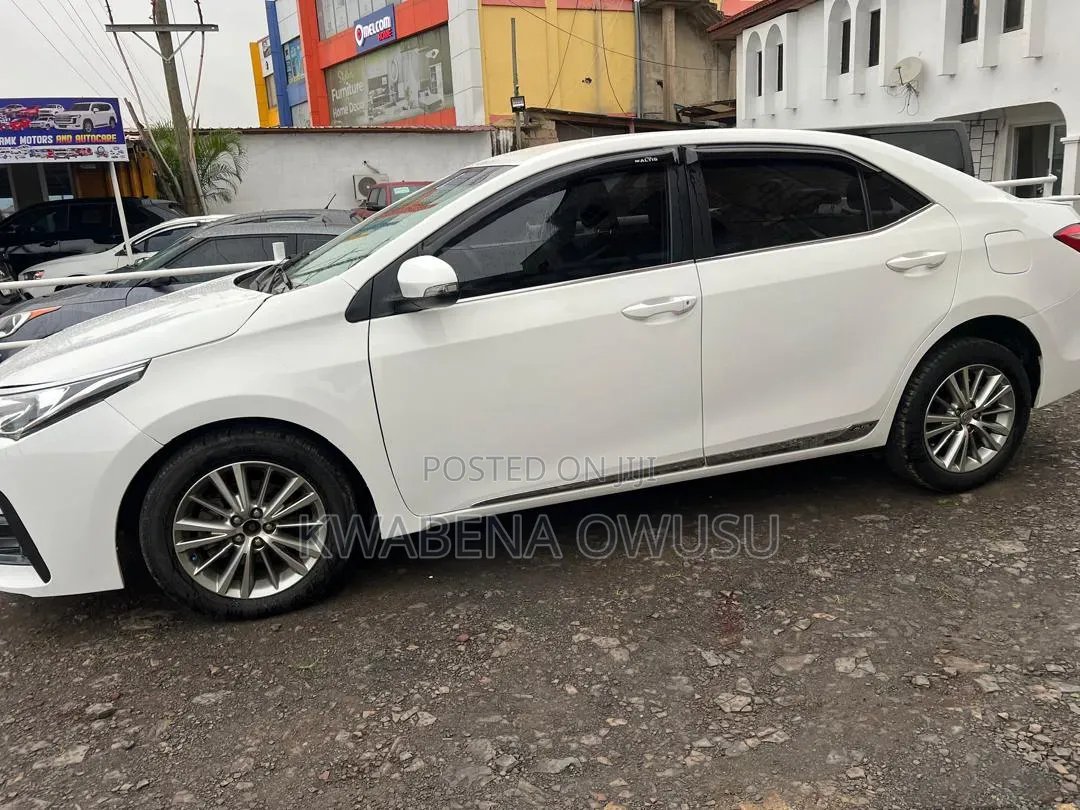 Toyota Corolla Altis 2017 White
