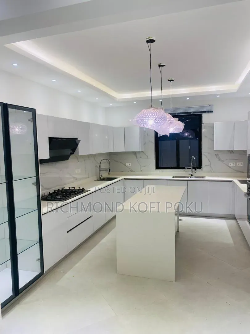 4bdrm House in Kofis Realty, Baatsona Total for sale