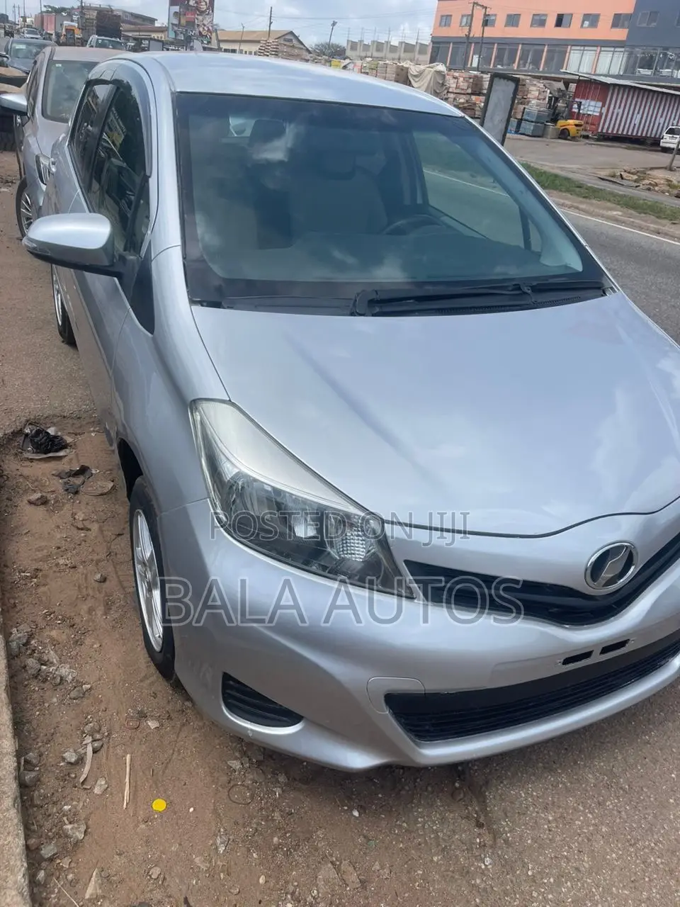 Toyota Vitz 2012 Silver
