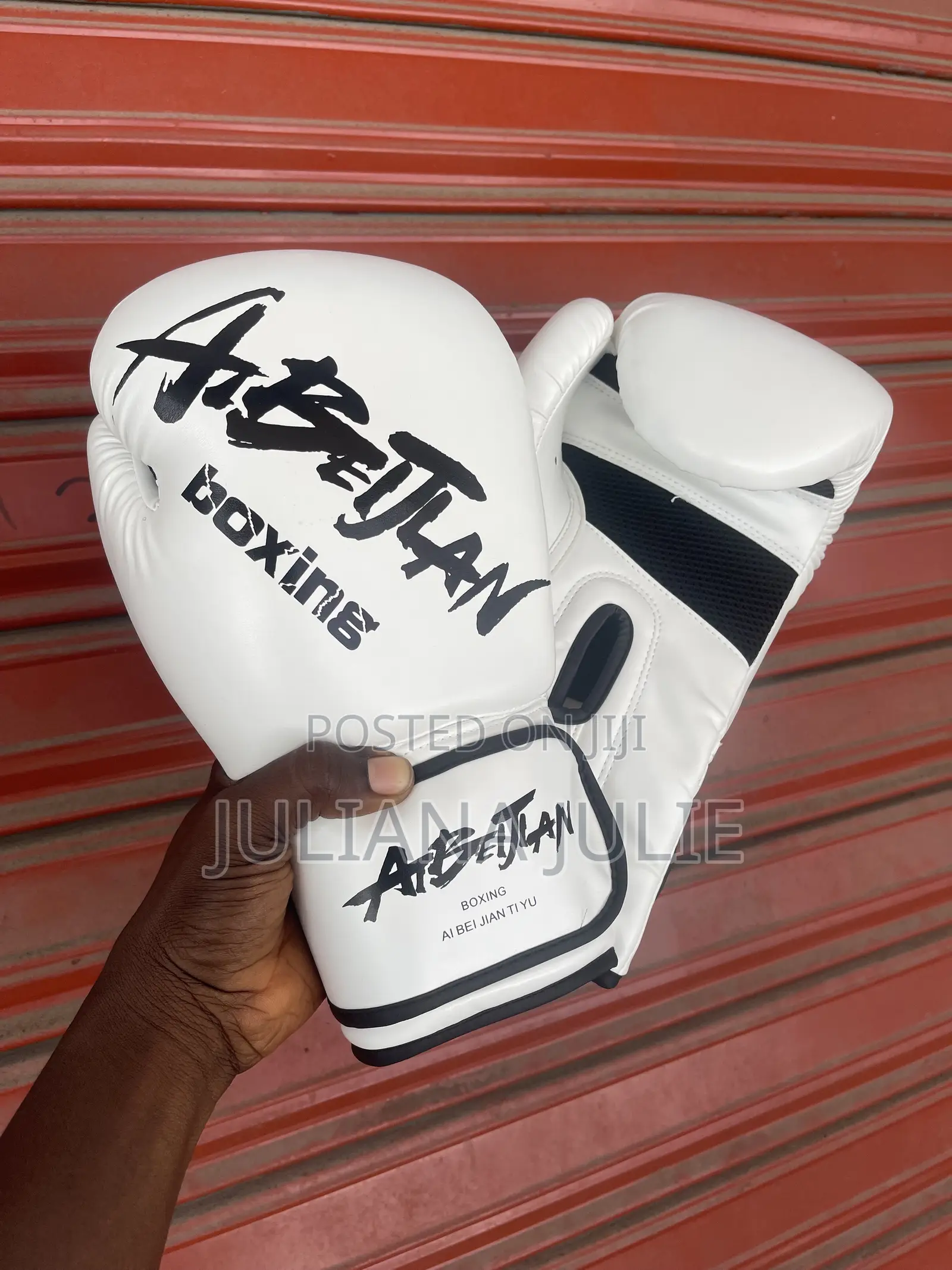 Original Boxing Gloves Available at Cool Price