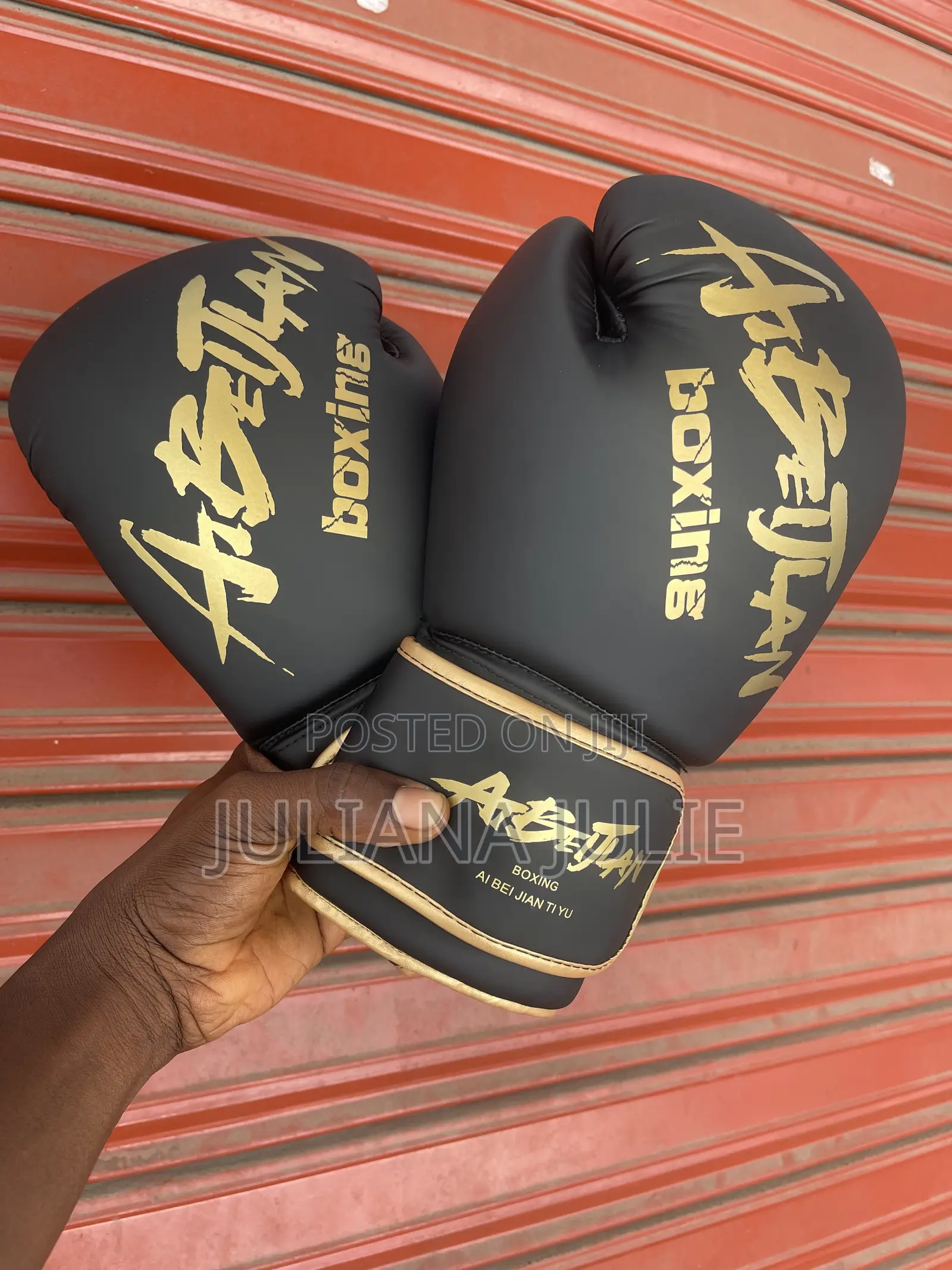 Original Boxing Gloves Available at Cool Price