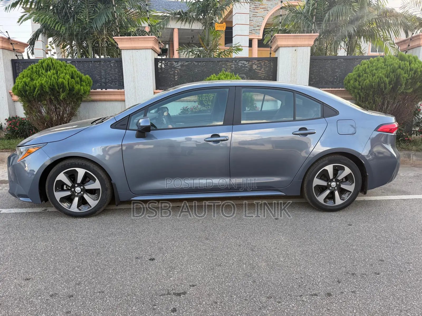 Toyota Corolla LE 2020 Gray