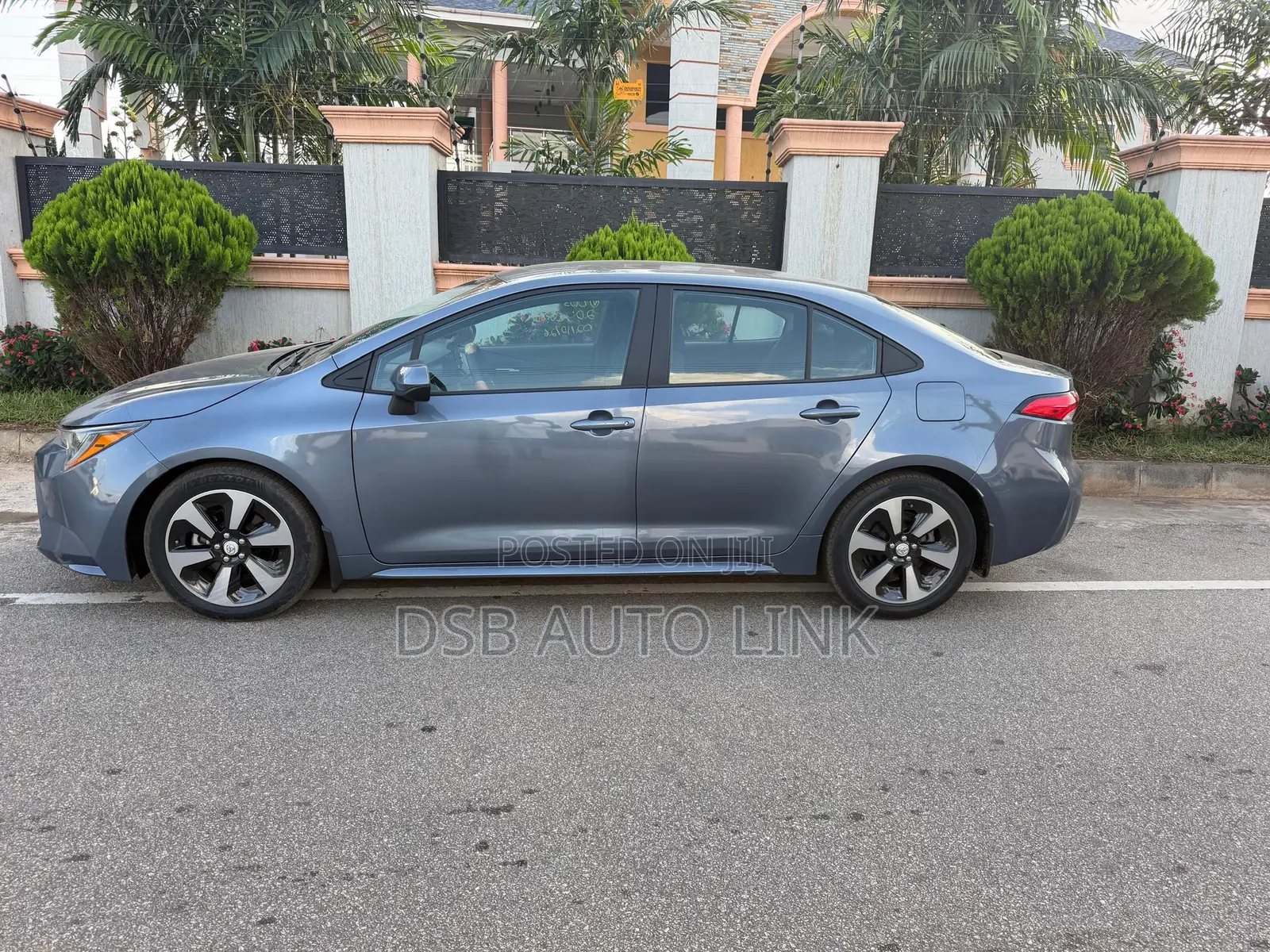 Toyota Corolla LE 2020 Gray