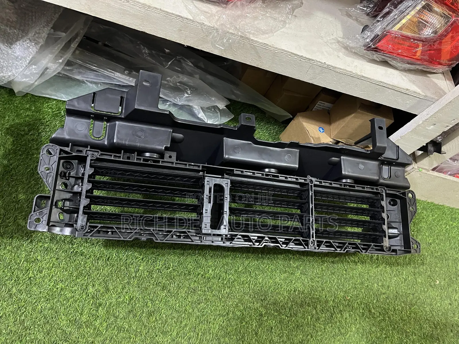Honda CR-V 17 Shutter Grill With Motor 2017, 2018, 2019, 2020, 2021
