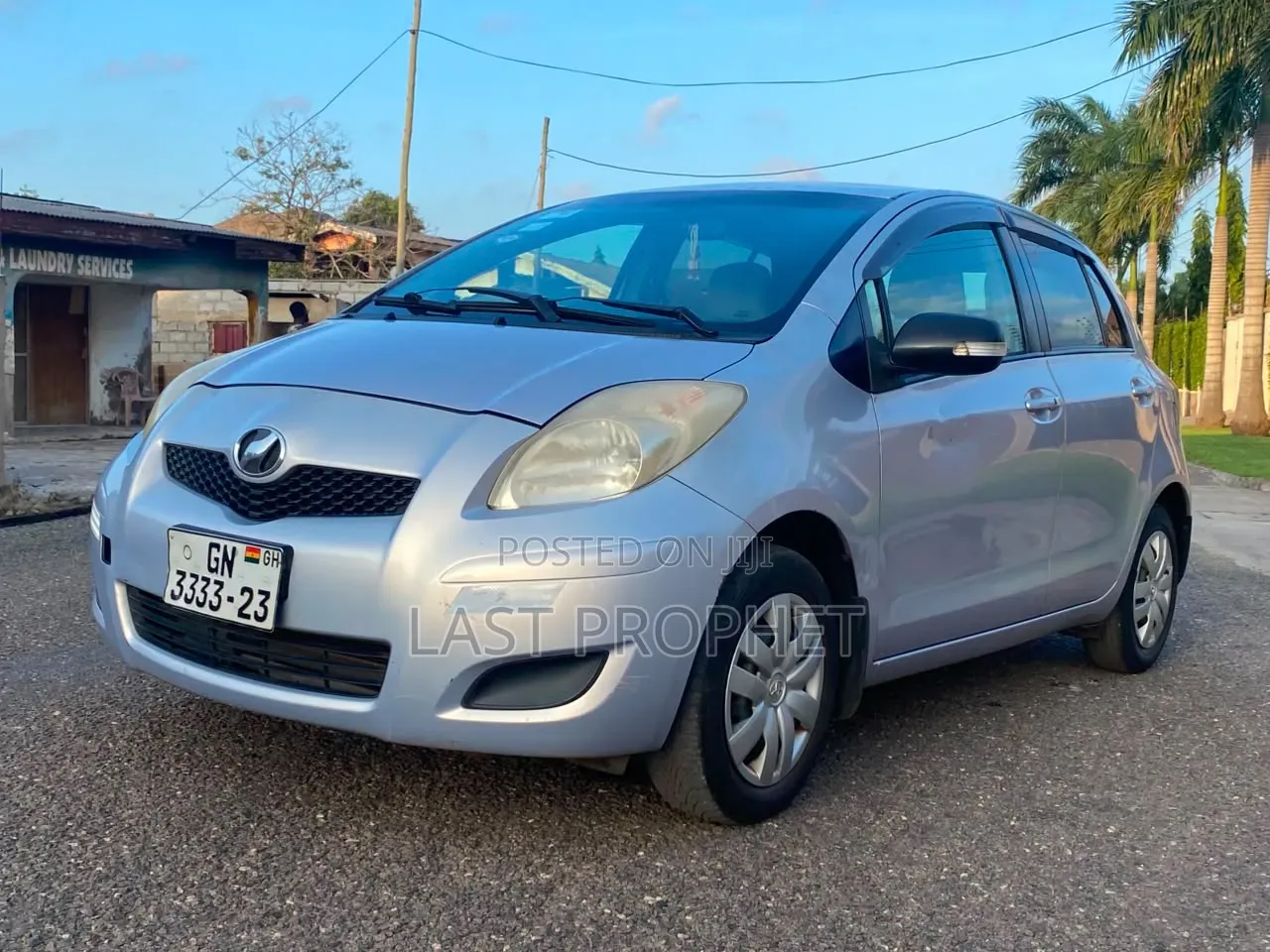 Toyota Vitz 2010 Silver
