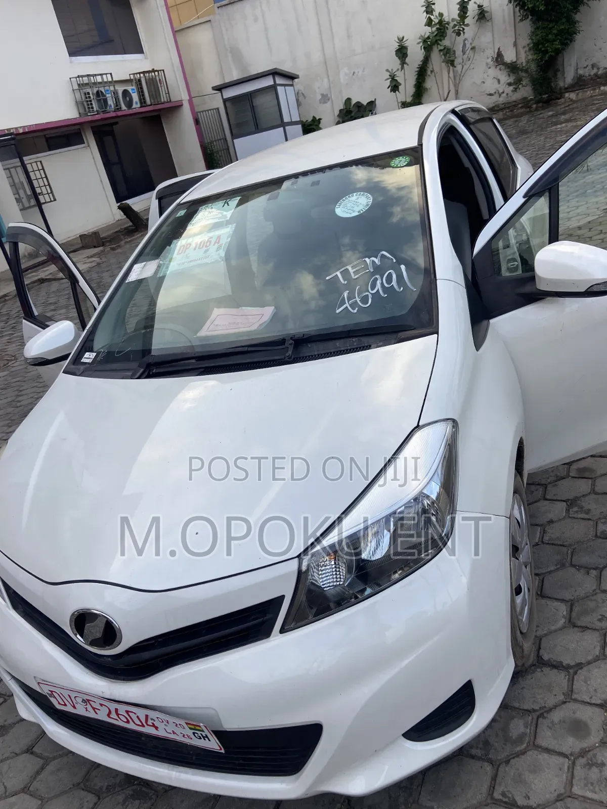 Toyota Vitz 2014 Silver
