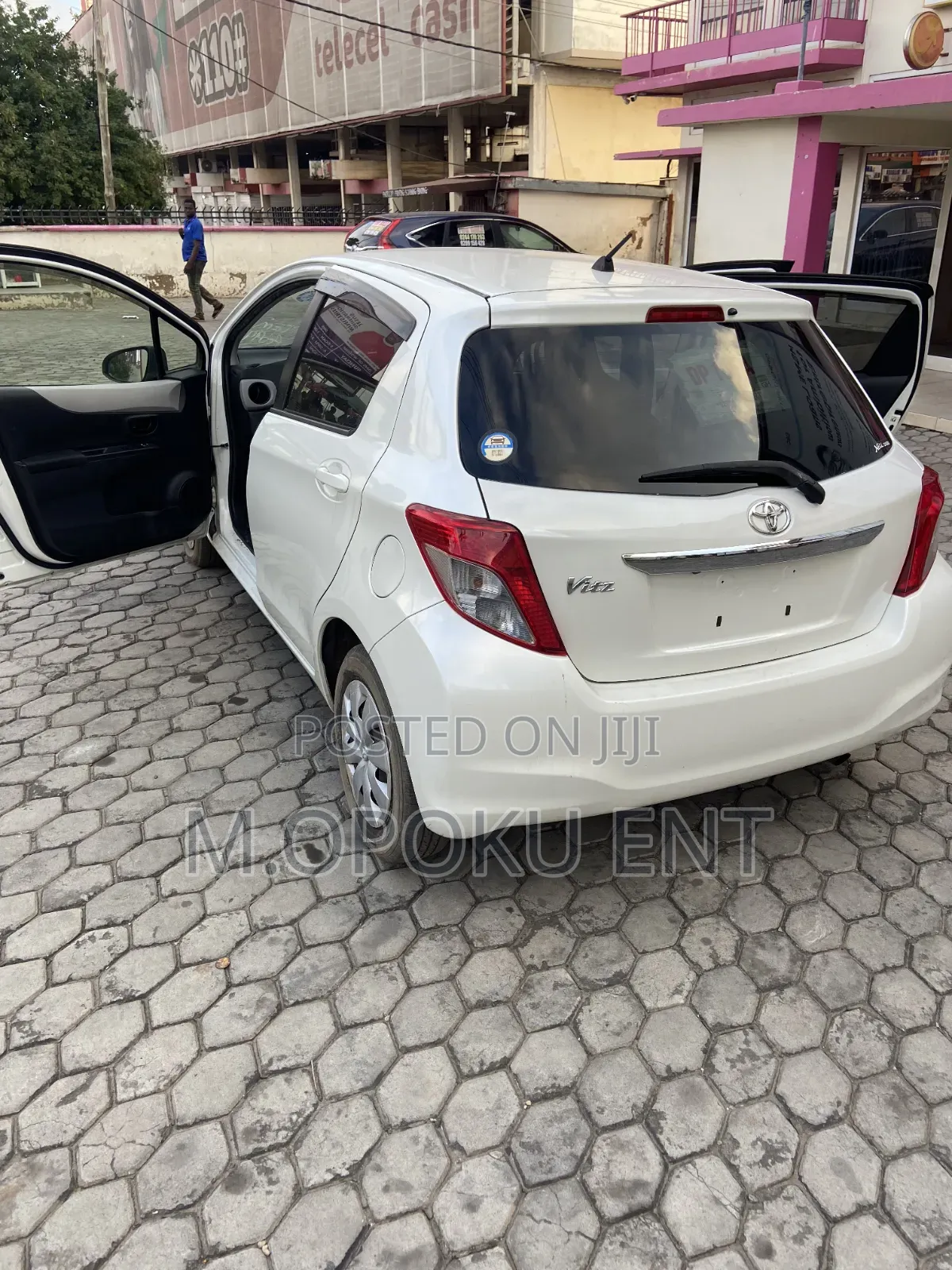 Toyota Vitz 2014 Silver