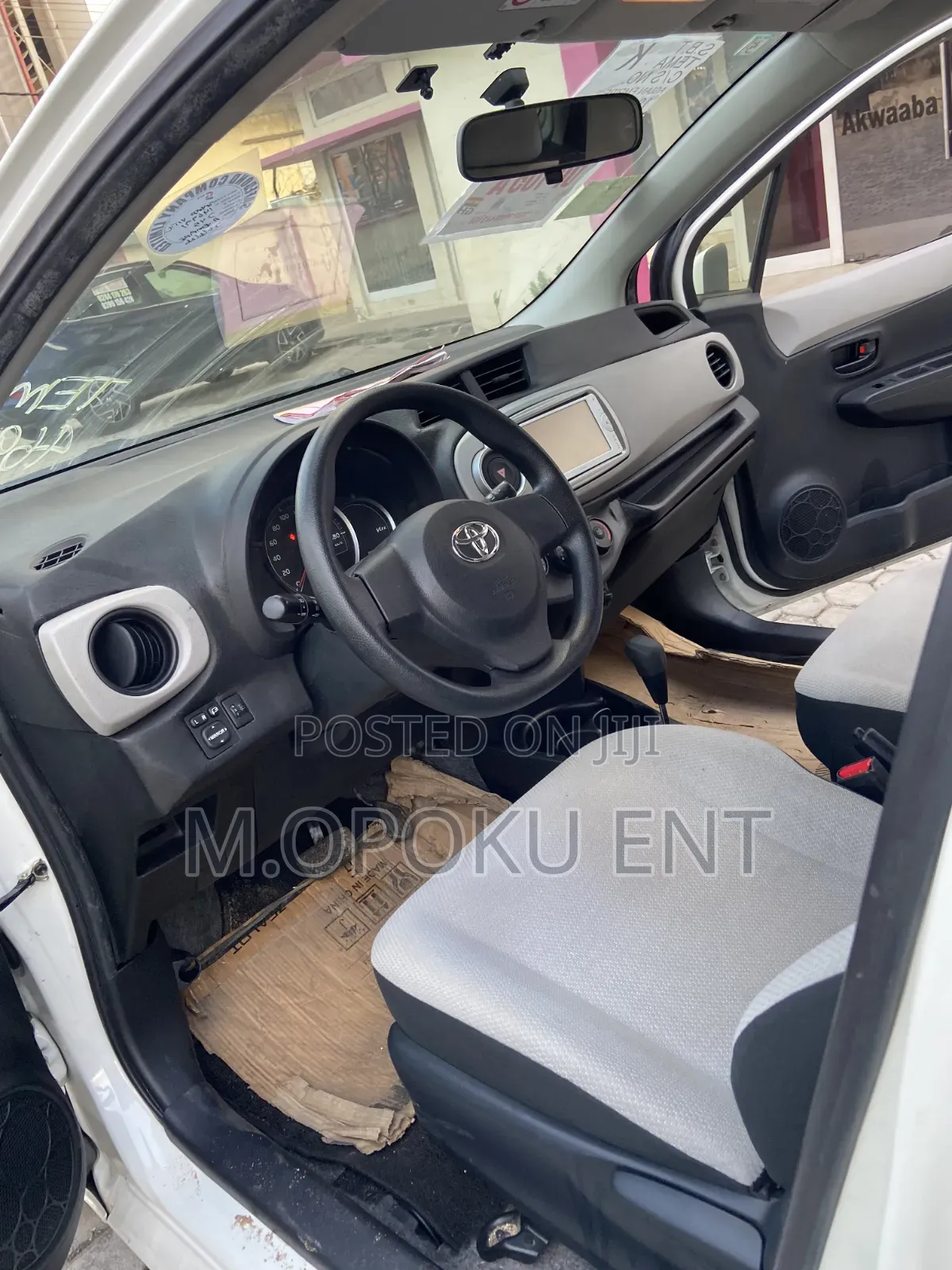 Toyota Vitz 2014 Silver