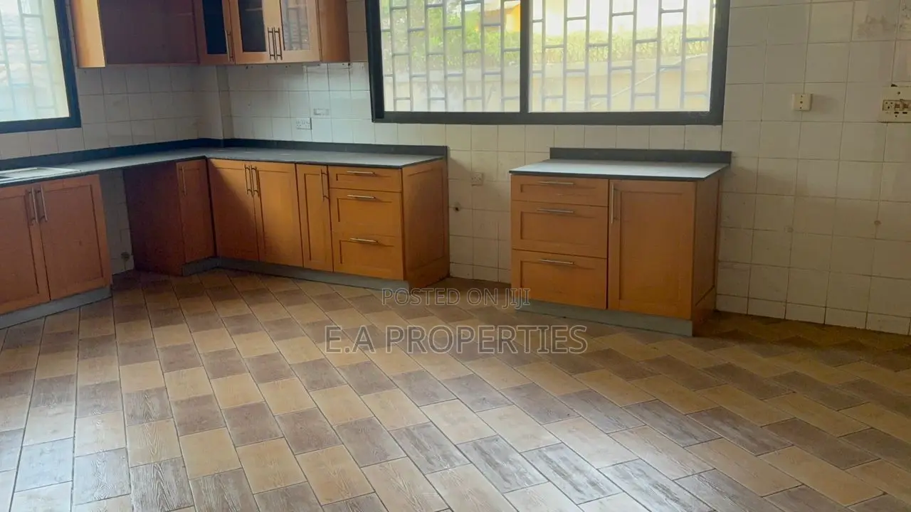 6bdrm House in Ea Properties, North Ridge for sale