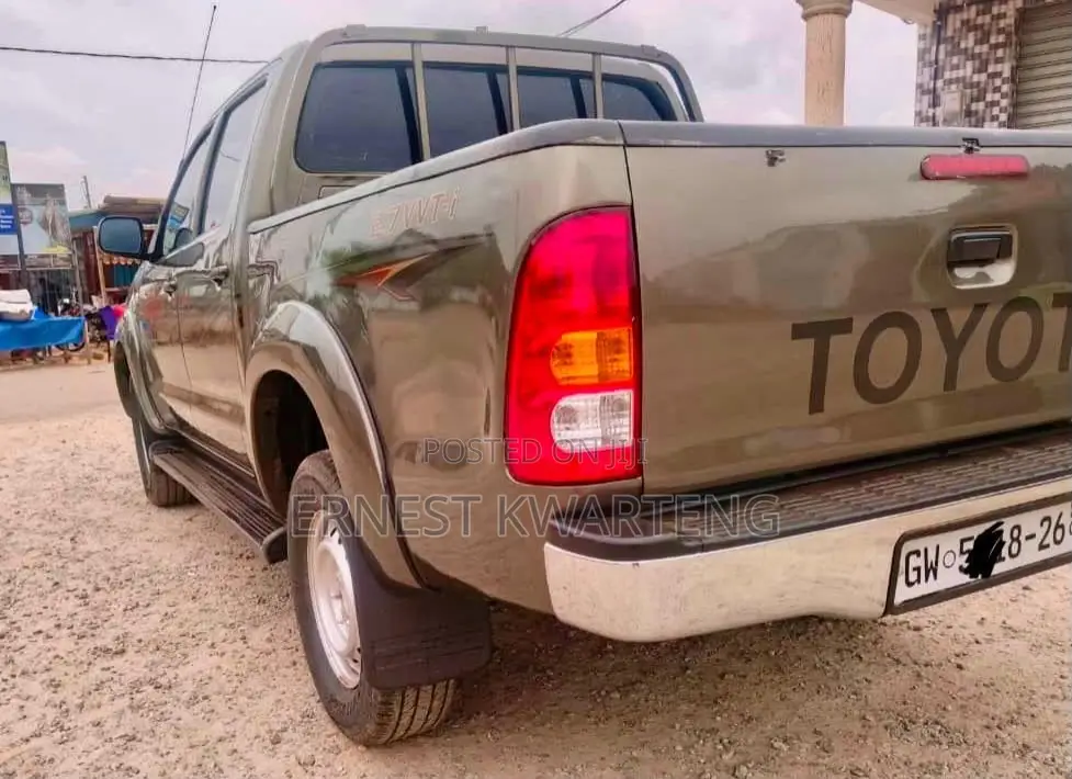 Toyota Hilux 2010 Silver