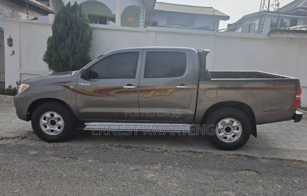 Toyota Hilux 2011 Gray