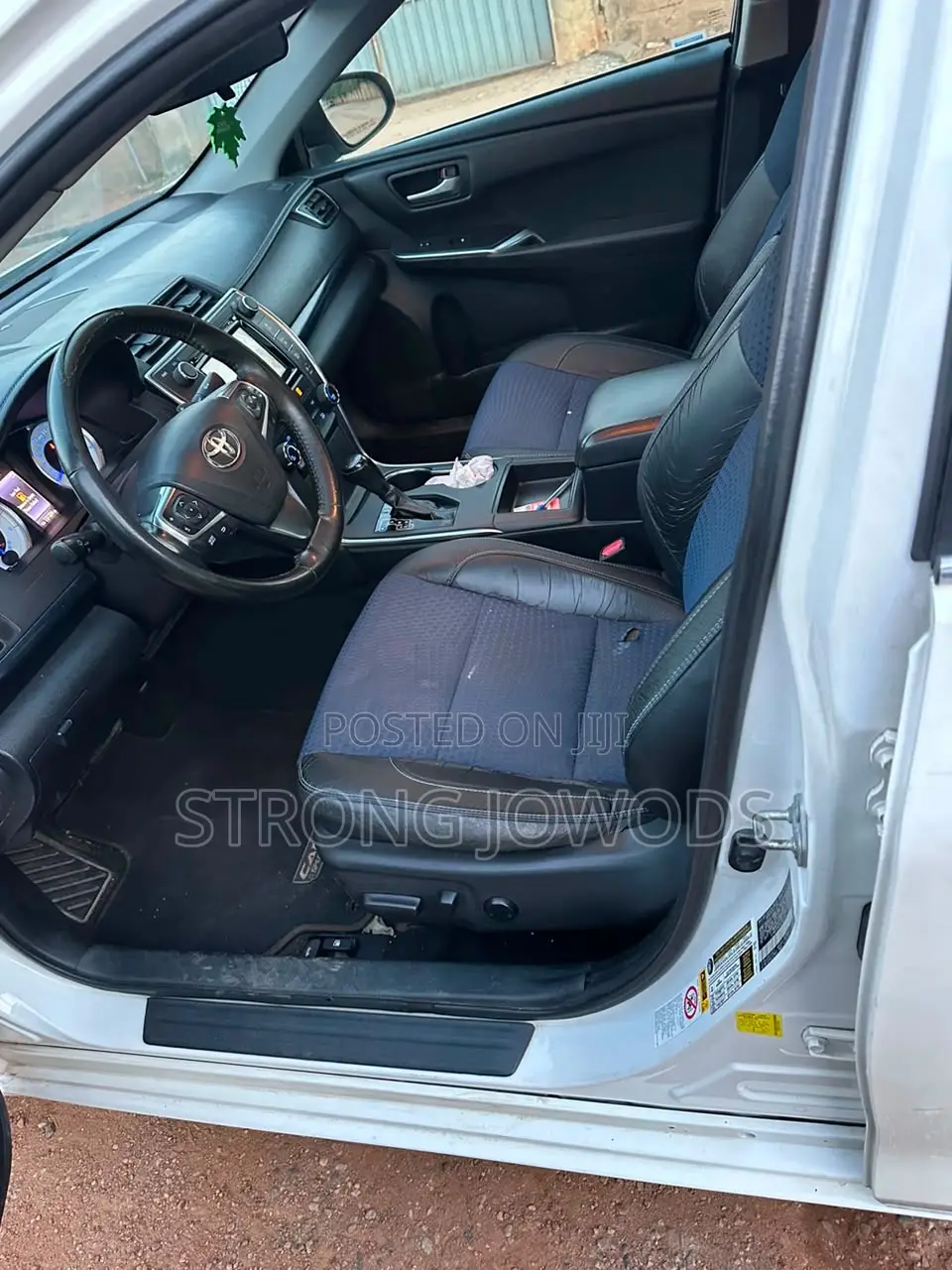 Toyota Camry SE FWD (2.5L 4cyl 8AM) 2018 White